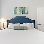 Newly Renovated 1Br Apt In Ideal Location - Belmont E1